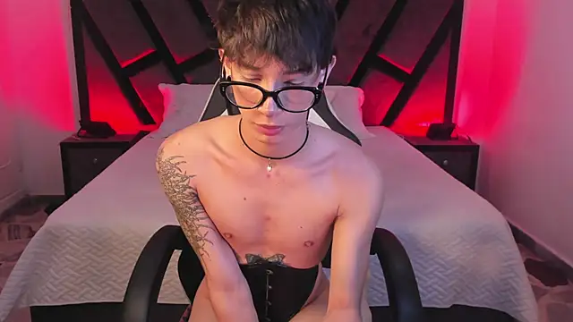 Snapshot of AndyWiilliams chatting on February 6, 2026, 9:44 pm AndyWiilliams online show from February 6, 2026, 9:44 pm