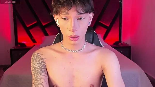 Snapshot of AndyWiilliams chatting on February 16, 2026, 9:56 pm AndyWiilliams online show from February 16, 2026, 9:56 pm