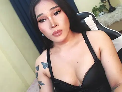 Snapshot of Ur_Fantastic_Lina chatting on November 3, 2025, 8:34 pm Ur Fantastic Lina online show from November 3, 2025, 8:34 pm