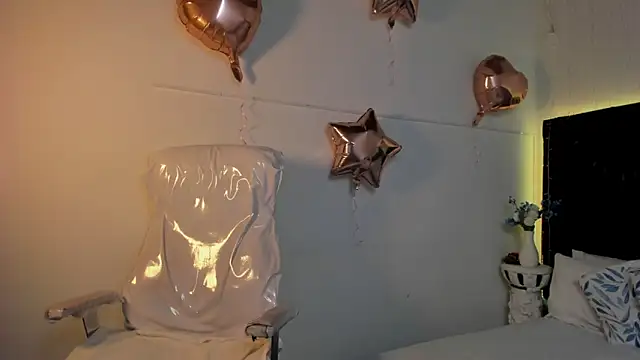 Snapshot of lauren_fit chatting on November 28, 2025, 6:52 pm lauren fit online show from November 28, 2025, 6:52 pm