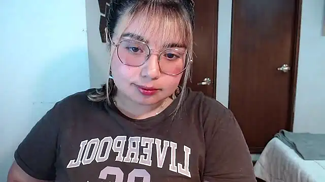 Snapshot of yini_angel chatting on July 15, 2026, 1:56 am yini angel online show from July 15, 2026, 1:56 am