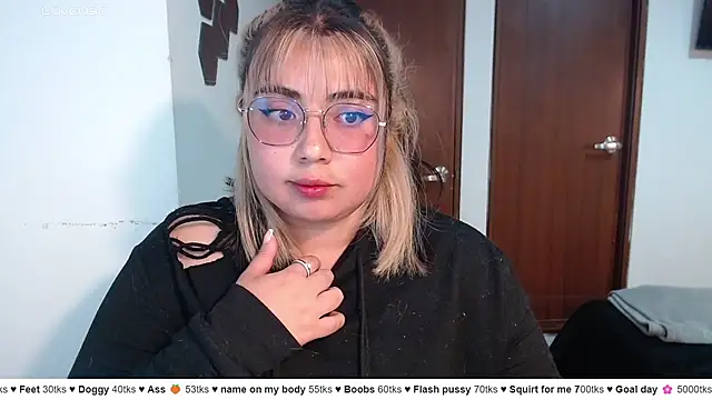 Snapshot of yini_angel chatting on May 23, 2026, 2:54 am yini angel online show from May 23, 2026, 2:54 am