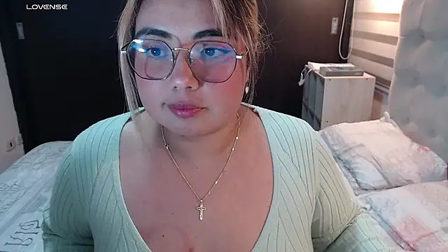 Snapshot of yini_angel chatting on June 25, 2026, 5:12 am yini angel online show from June 25, 2026, 5:12 am