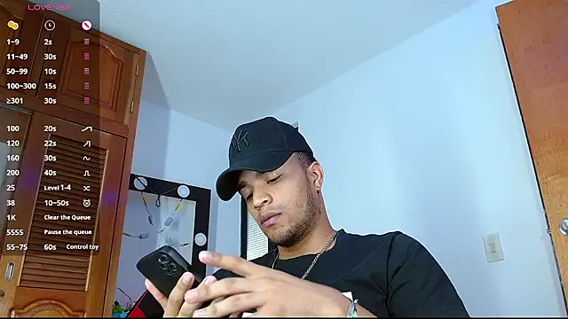Snapshot of Bigcock_21cm_ chatting on February 25, 2025, 1:53 pm Bigcock 21cm  online show from February 25, 2025, 1:53 pm