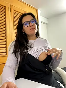 SWEETLILY18 online show from October 2, 2025, 9:51 pm