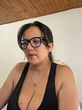 SWEETLILY18 online show from April 15, 2026, 12:32 pm