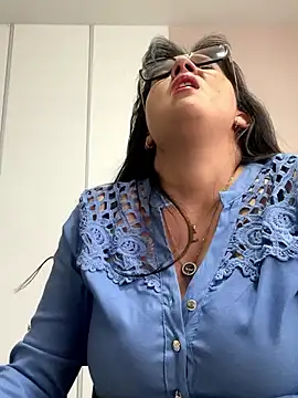 SWEETLILY18 online show from March 11, 2025, 2:51 pm