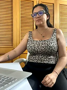 SWEETLILY18 online show from September 19, 2025, 10:03 pm