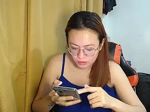 crizzybel online show from December 4, 2025, 6:51 pm