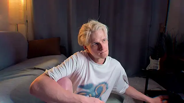 Snapshot of Breston_Sweet chatting on July 15, 2026, 7:54 pm Breston Sweet online show from July 15, 2026, 7:54 pm