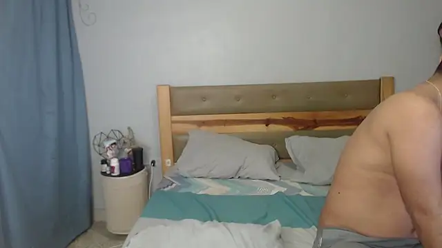 Snapshot of couplesex_ve chatting on November 24, 2025, 12:27 pm couplesex ve online show from November 24, 2025, 12:27 pm