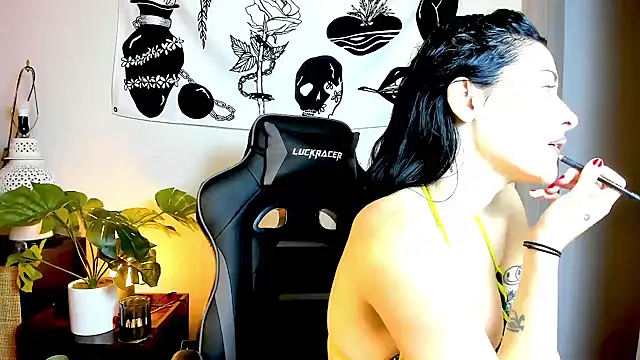 Snapshot of MelroseStrip chatting on November 8, 2025, 12:58 am MelroseStrip online show from November 8, 2025, 12:58 am