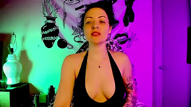 Snapshot of MelroseStrip chatting on December 4, 2025, 7:35 pm MelroseStrip online show from December 4, 2025, 7:35 pm