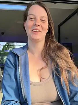 Snapshot of newMichelle chatting on April 28, 2026, 6:29 am newMichelle online show from April 28, 2026, 6:29 am