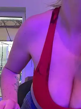 Snapshot of newMichelle chatting on November 10, 2025, 7:13 am newMichelle online show from November 10, 2025, 7:13 am