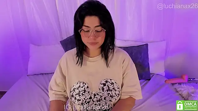 lucy26  online show from February 7, 2026, 4:09 am