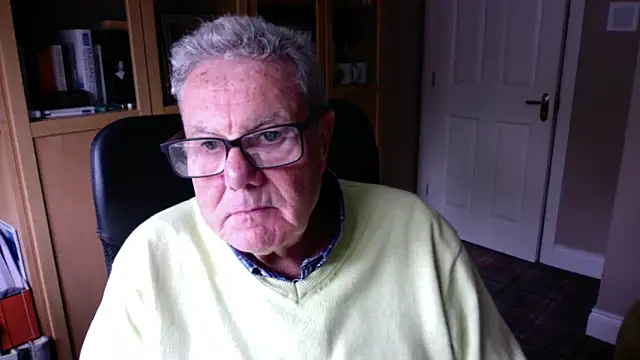 Snapshot of Oldpistolpete chatting on September 10, 2025, 2:16 pm Oldpistolpete online show from September 10, 2025, 2:16 pm