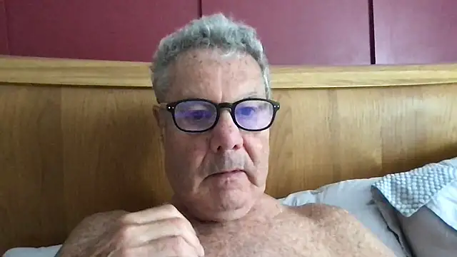 Snapshot of Oldpistolpete chatting on July 1, 2026, 8:47 am Oldpistolpete online show from July 1, 2026, 8:47 am