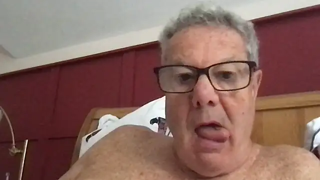 Snapshot of Oldpistolpete chatting on September 19, 2025, 9:02 am Oldpistolpete online show from September 19, 2025, 9:02 am