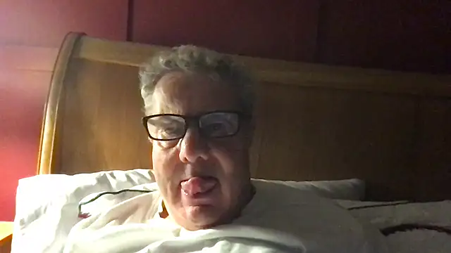 Snapshot of Oldpistolpete chatting on October 9, 2025, 11:27 pm Oldpistolpete online show from October 9, 2025, 11:27 pm