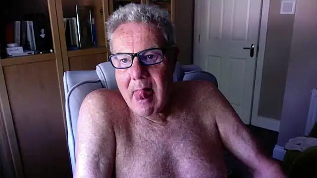 Snapshot of Oldpistolpete chatting on July 6, 2026, 8:54 am Oldpistolpete online show from July 6, 2026, 8:54 am