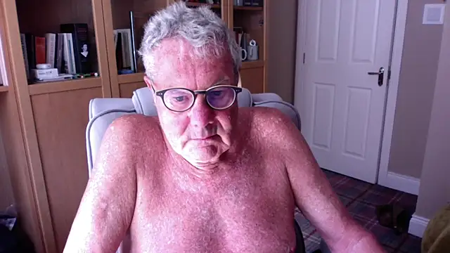 Snapshot of Oldpistolpete chatting on June 25, 2026, 5:07 pm Oldpistolpete online show from June 25, 2026, 5:07 pm