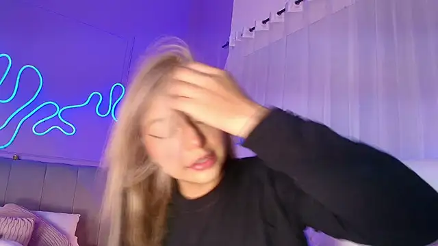 Sofly s online show from March 25, 2026, 11:42 am