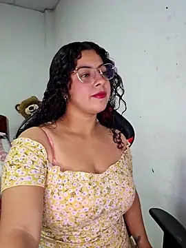 Snapshot of Mary_pinkish chatting on November 18, 2025, 12:48 am Mary pinkish online show from November 18, 2025, 12:48 am