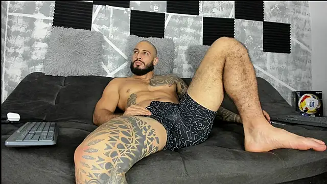 Snapshot of leonidas_18k chatting on June 10, 2026, 3:30 am leonidas 18k online show from June 10, 2026, 3:30 am