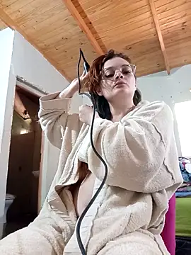 Snapshot of Emmacut chatting on October 31, 2025, 3:52 pm Emmacut online show from October 31, 2025, 3:52 pm