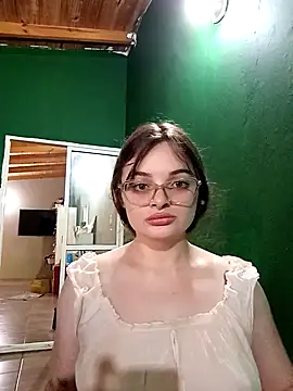 Snapshot of Emmacut chatting on November 26, 2025, 7:14 pm Emmacut online show from November 26, 2025, 7:14 pm