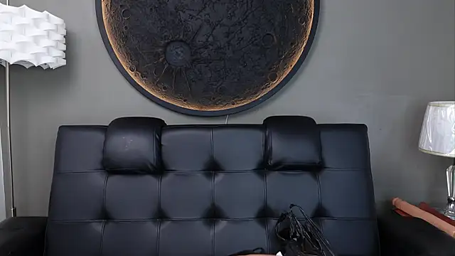 miss vaiolette online show from April 8, 2026, 11:12 am