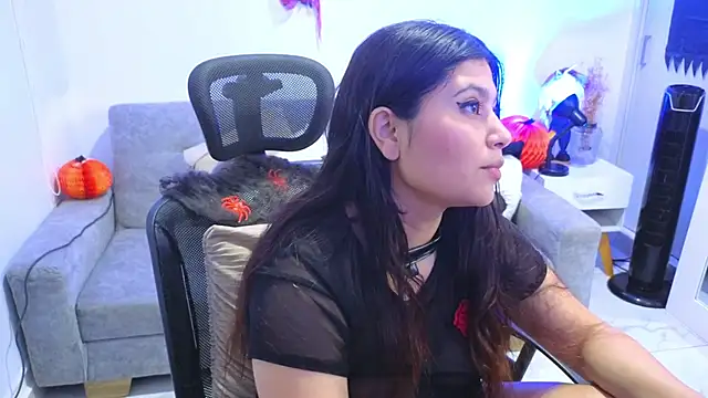 annylouis online show from October 22, 2025, 7:35 pm