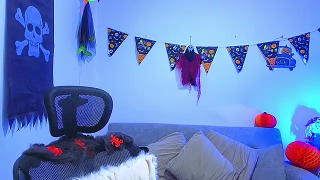 annylouis online show from October 13, 2025, 7:37 pm