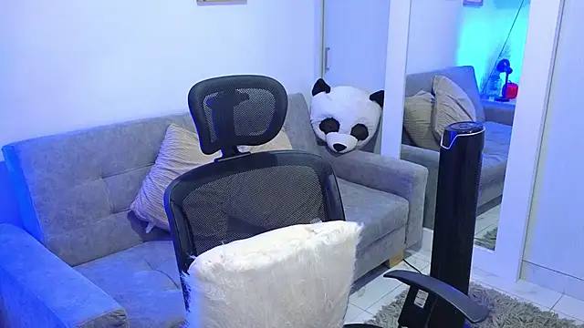 annylouis online show from November 16, 2025, 7:46 am