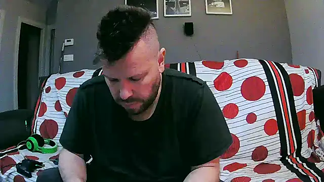 Snapshot of txan9876 chatting on December 2, 2025, 5:47 pm txan9876 online show from December 2, 2025, 5:47 pm