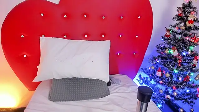 nicolette rock online show from December 3, 2025, 10:47 am