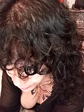 callmelouve online show from April 8, 2026, 7:04 pm