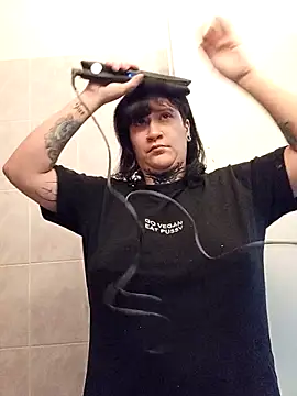 callmelouve online show from November 28, 2025, 10:37 am