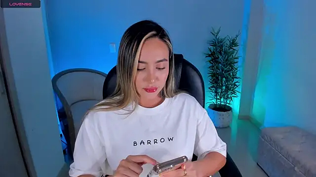 Snapshot of NiaBennet_ chatting on October 9, 2025, 1:28 am NiaBennet online show from October 9, 2025, 1:28 am