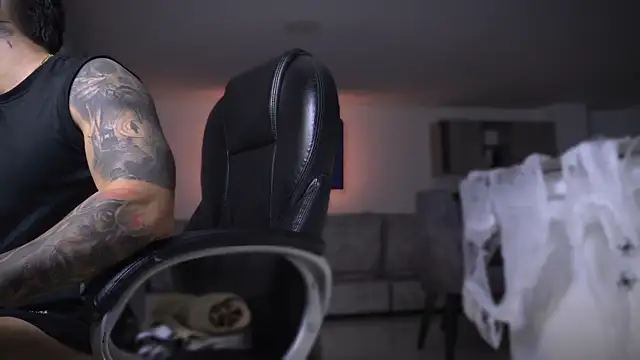 Snapshot of Frank_Farrell chatting on October 28, 2025, 3:29 am Frank Farrell online show from October 28, 2025, 3:29 am