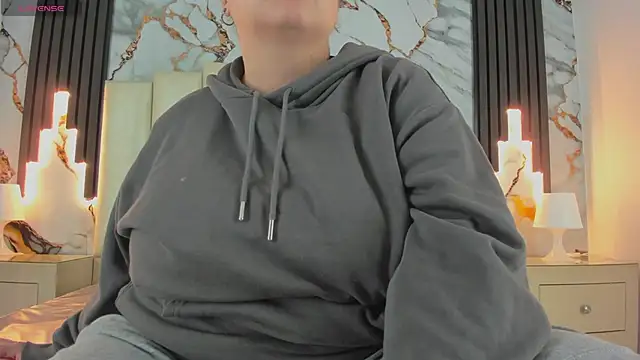 Snapshot of mollieblue69 chatting on March 14, 2025, 12:29 pm mollieblue69 online show from March 14, 2025, 12:29 pm