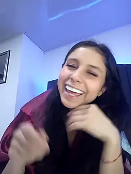 Snapshot of Estefany_rey chatting on February 13, 2025, 5:16 am Estefany rey online show from February 13, 2025, 5:16 am