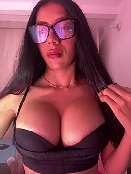 Anamhenao online show from January 11, 2026, 8:43 am