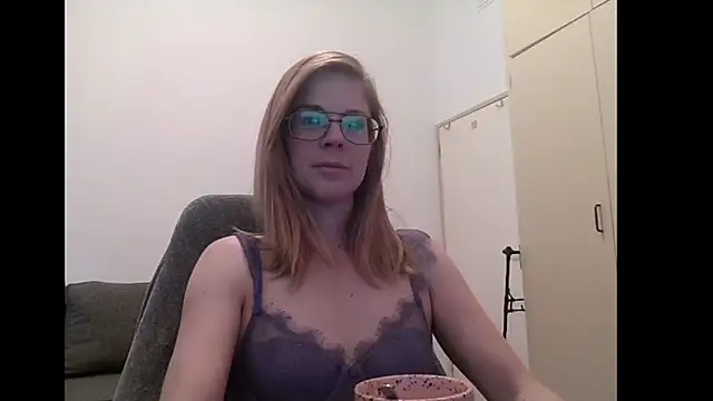 Snapshot of SavannaGirly chatting on September 25, 2025, 9:15 am SavannaGirly online show from September 25, 2025, 9:15 am