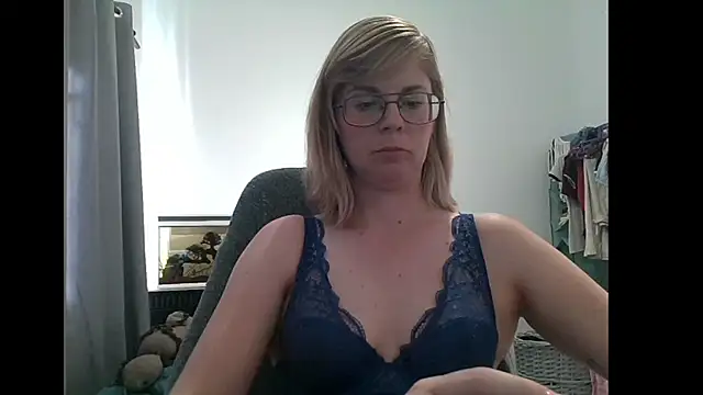 Snapshot of SavannaGirly chatting on March 3, 2025, 7:24 am SavannaGirly online show from March 3, 2025, 7:24 am