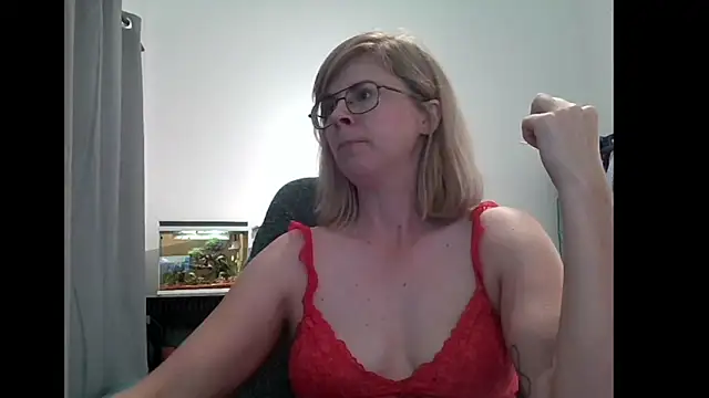 Snapshot of SavannaGirly chatting on March 7, 2025, 2:45 pm SavannaGirly online show from March 7, 2025, 2:45 pm