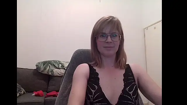 Snapshot of SavannaGirly chatting on October 3, 2025, 11:01 am SavannaGirly online show from October 3, 2025, 11:01 am