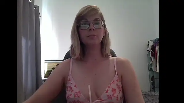 Snapshot of SavannaGirly chatting on March 2, 2025, 8:48 am SavannaGirly online show from March 2, 2025, 8:48 am