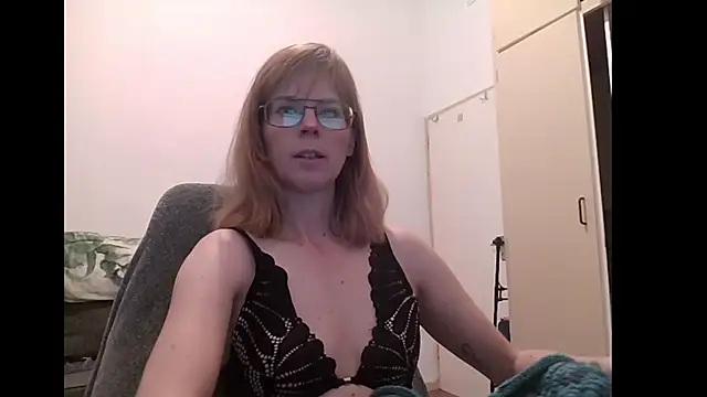 Snapshot of SavannaGirly chatting on October 10, 2025, 8:48 am SavannaGirly online show from October 10, 2025, 8:48 am